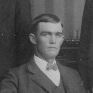 Willis R Capen